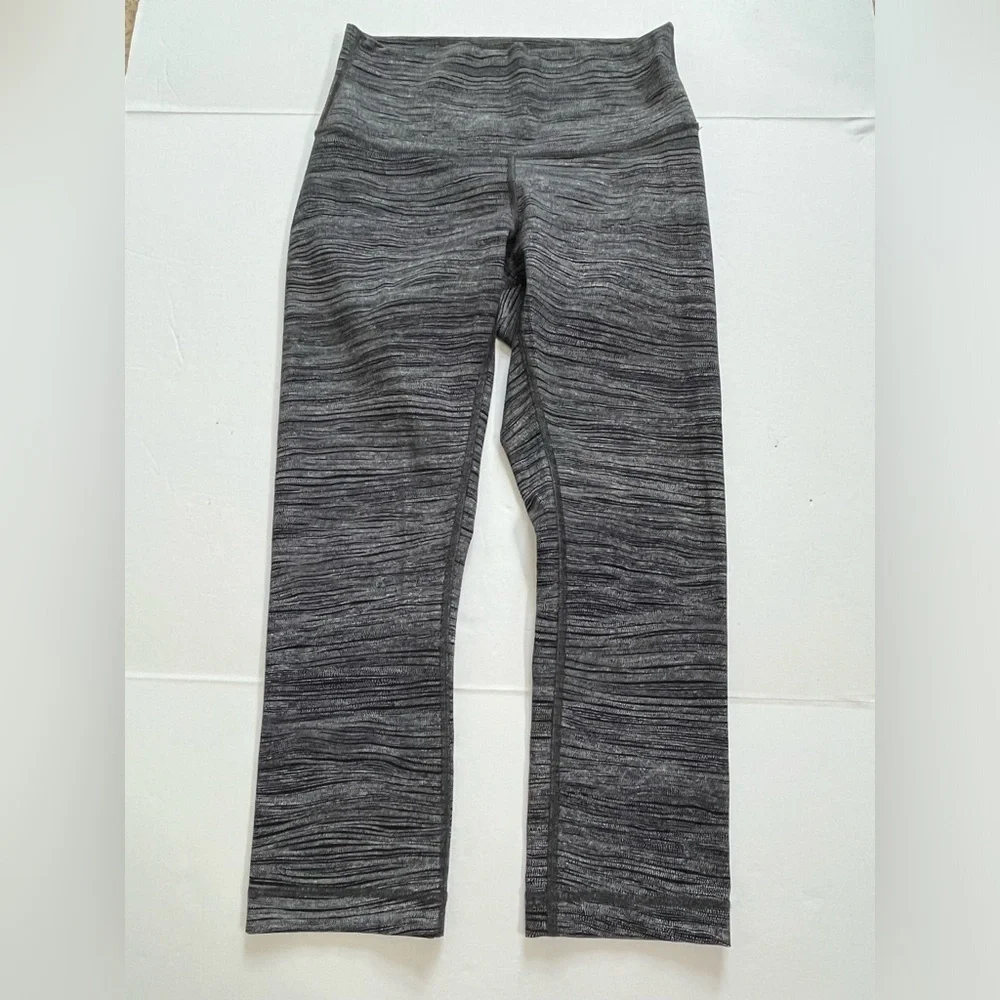 Lululemon Wunder Under Cropped Leggings Size 6 Black With White Dots